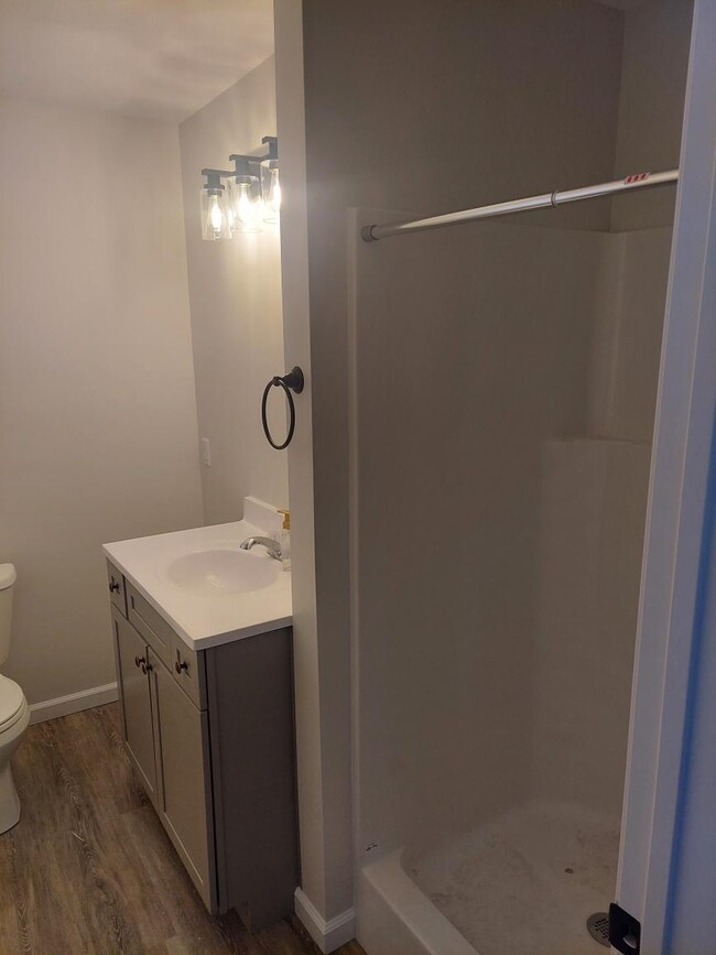 master bath - 1307 Elm St