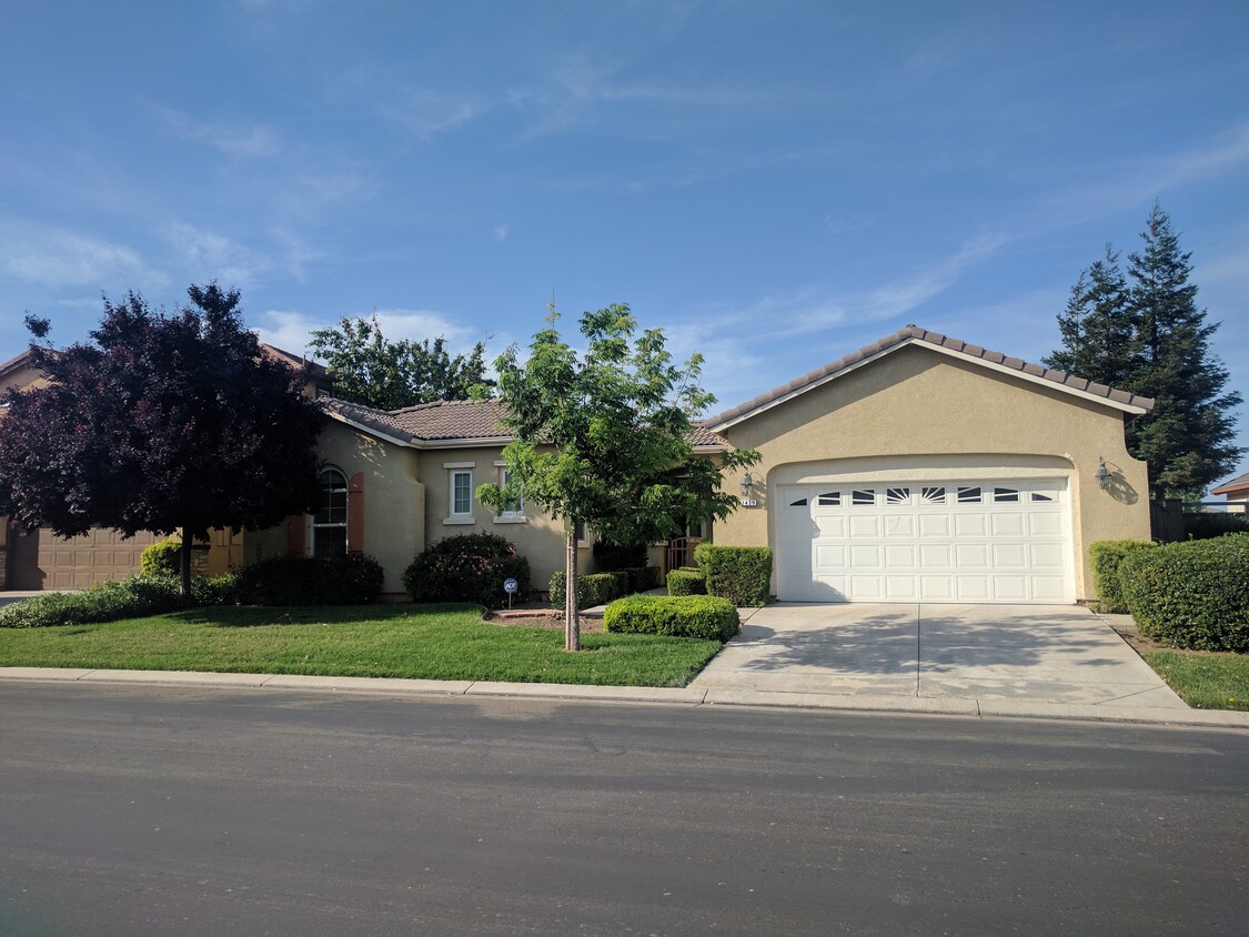 Primary Photo - 1439 Horizon Ln