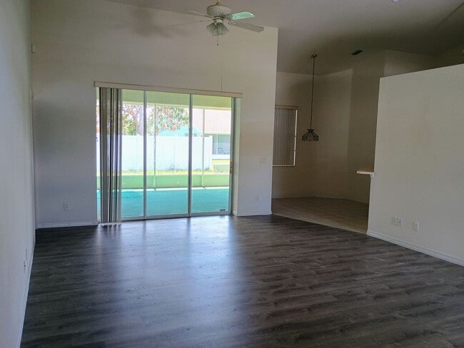 Building Photo - 3 bedroom 2 bathroom beautiful home