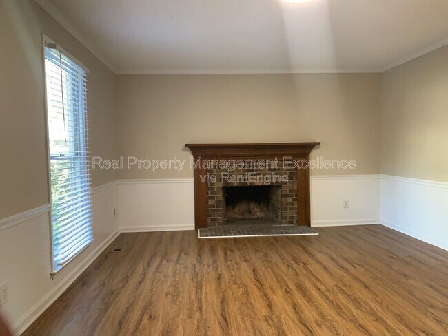 Foto del edificio - 4437 Whisperwood Dr