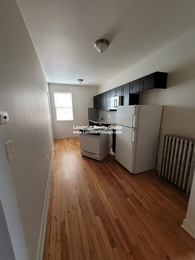 Foto del edificio - 4826.5 W Addison St