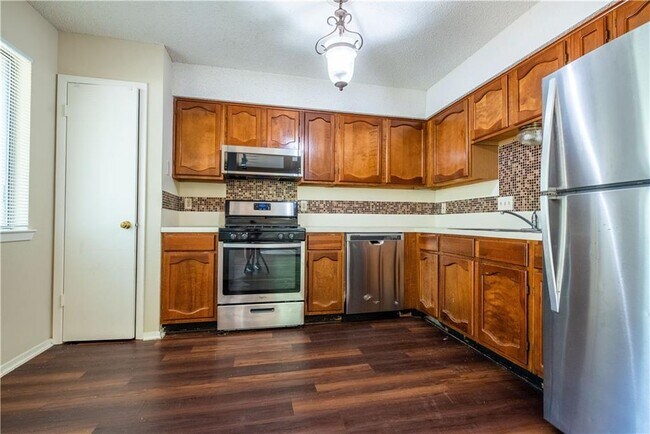 Foto del edificio - 9000 Mountain Ridge Dr