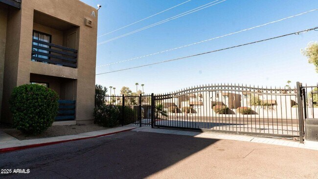 Foto del edificio - 1241 N 48th St
