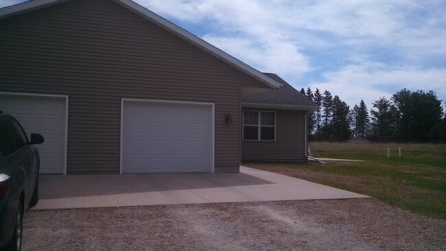Building Photo - E2512 Spencer Lake Rd