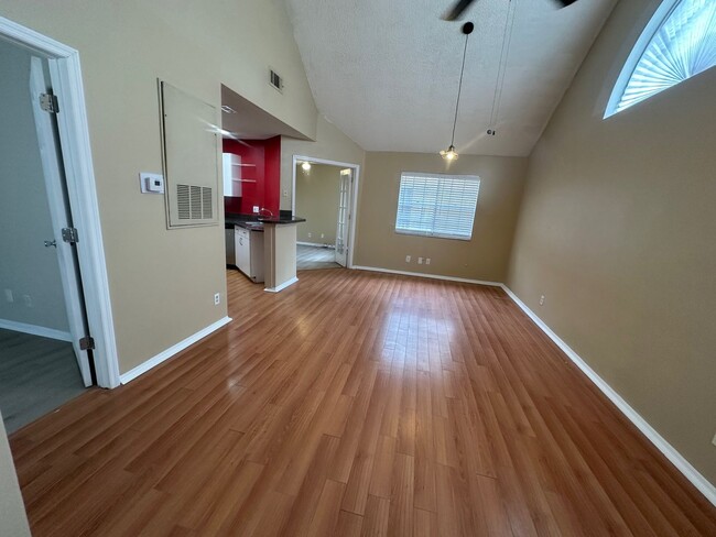 Building Photo - 622 Cambridge Way