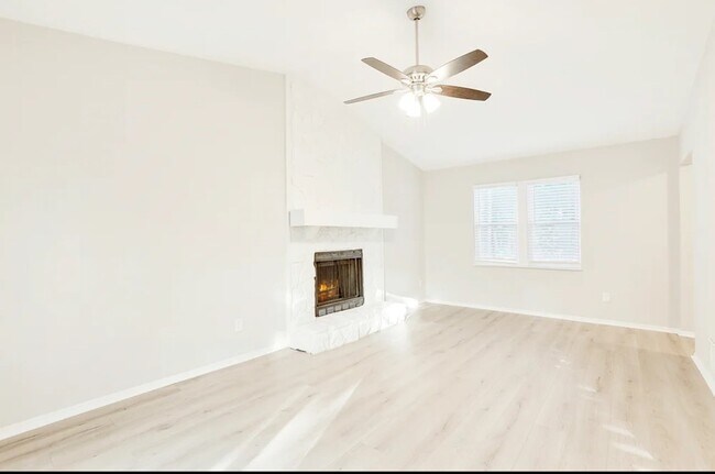 Foto del edificio - 4857 Aldersbrook Dr