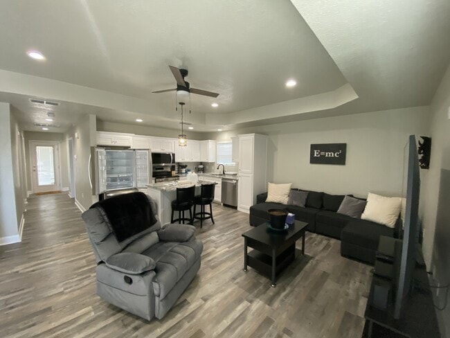 Foto del edificio - 237 Martin Ave