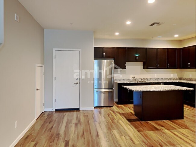 Foto del edificio - 20755 W Maiden Ln