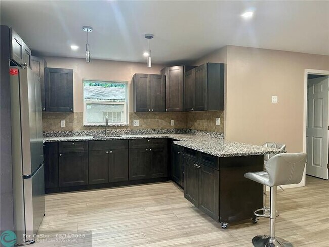 Building Photo - 1650 SW 117th Ave