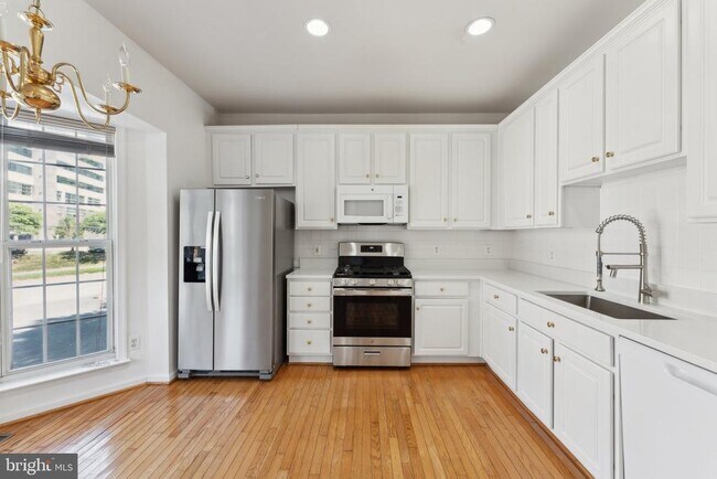 Building Photo - 7727 Heritage Woods Way
