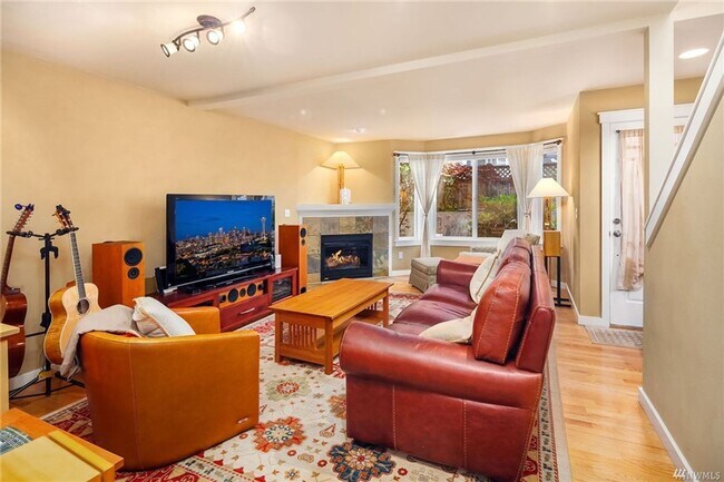 Foto del edificio - Spacious East Queen Anne Town Home- short walk to Fremont