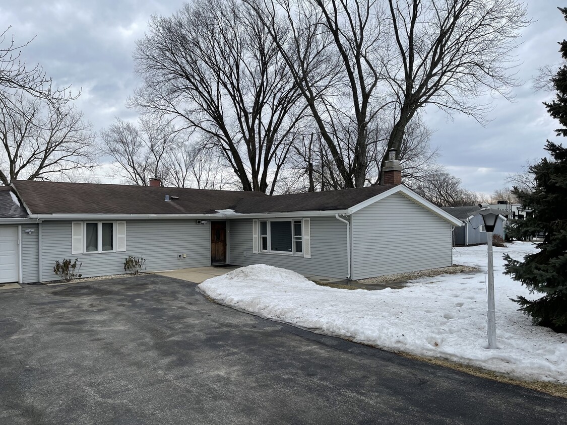 Primary Photo - 16221 S 88th Ave