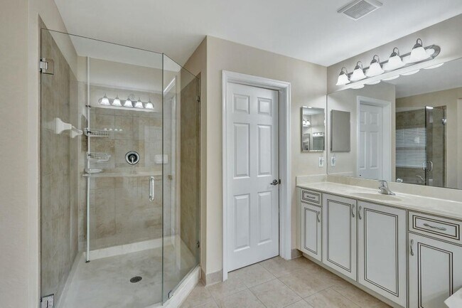 Foto del edificio - 7678 Jewelwood Dr