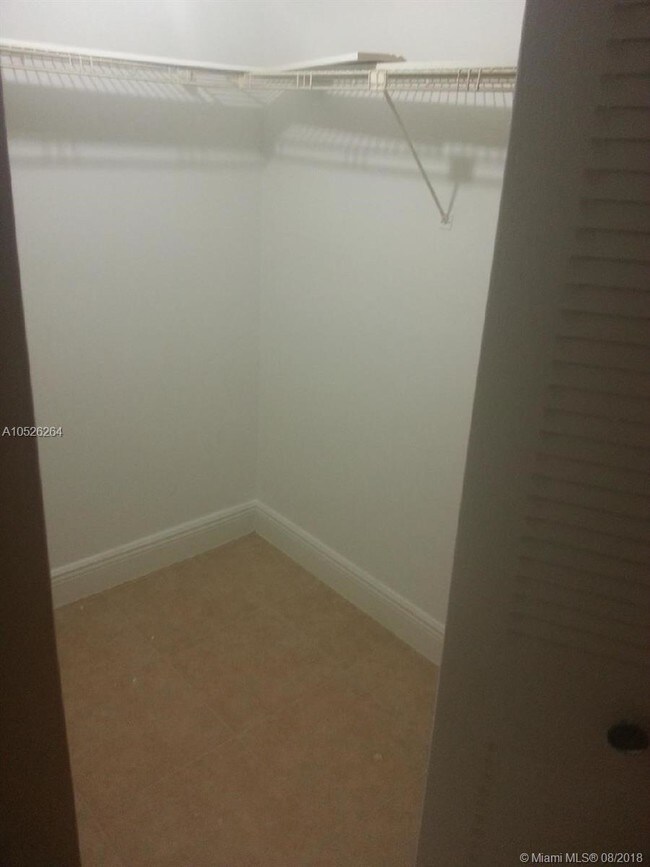 Foto del edificio - 2830 Somerset Dr