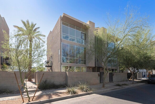 Foto del edificio - 215 W Catalina Dr