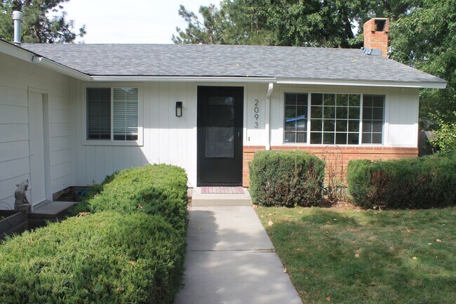Foto del edificio - Love the area you live ! Manitou Park area in South Boise Village!