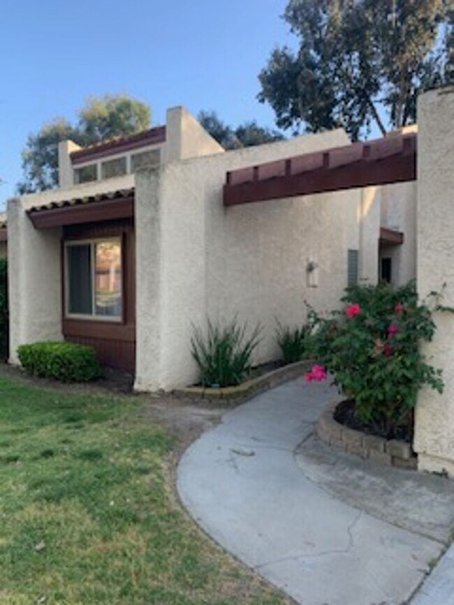 Foto del edificio - 2 Bedroom 1 Story Town Home