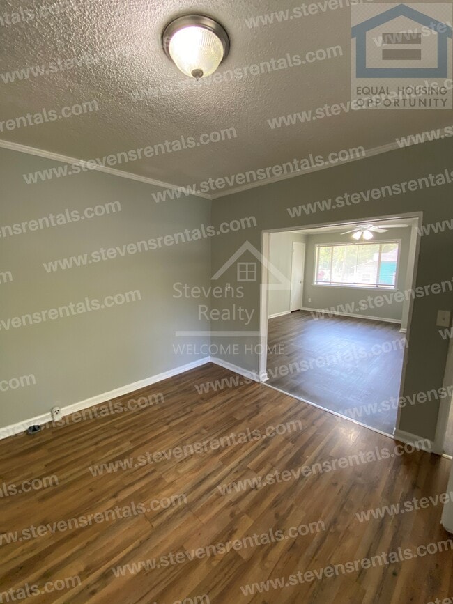 Foto del edificio - 2406 Frost St