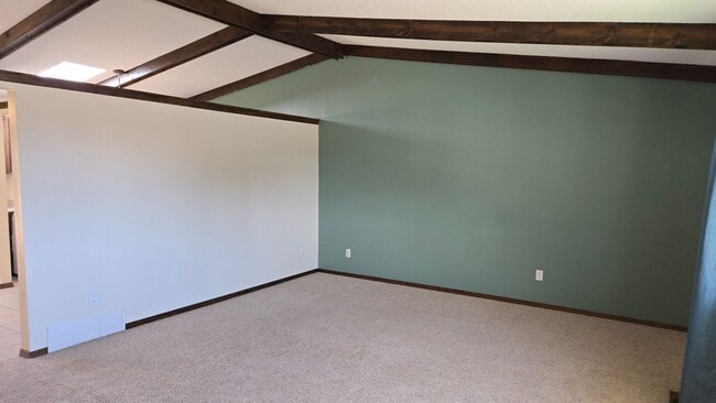 Building Photo - 2980 Roche Dr S
