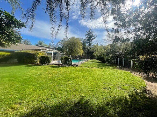 Foto del edificio - 3742 Orchard Ln - .77 Acres with Pool