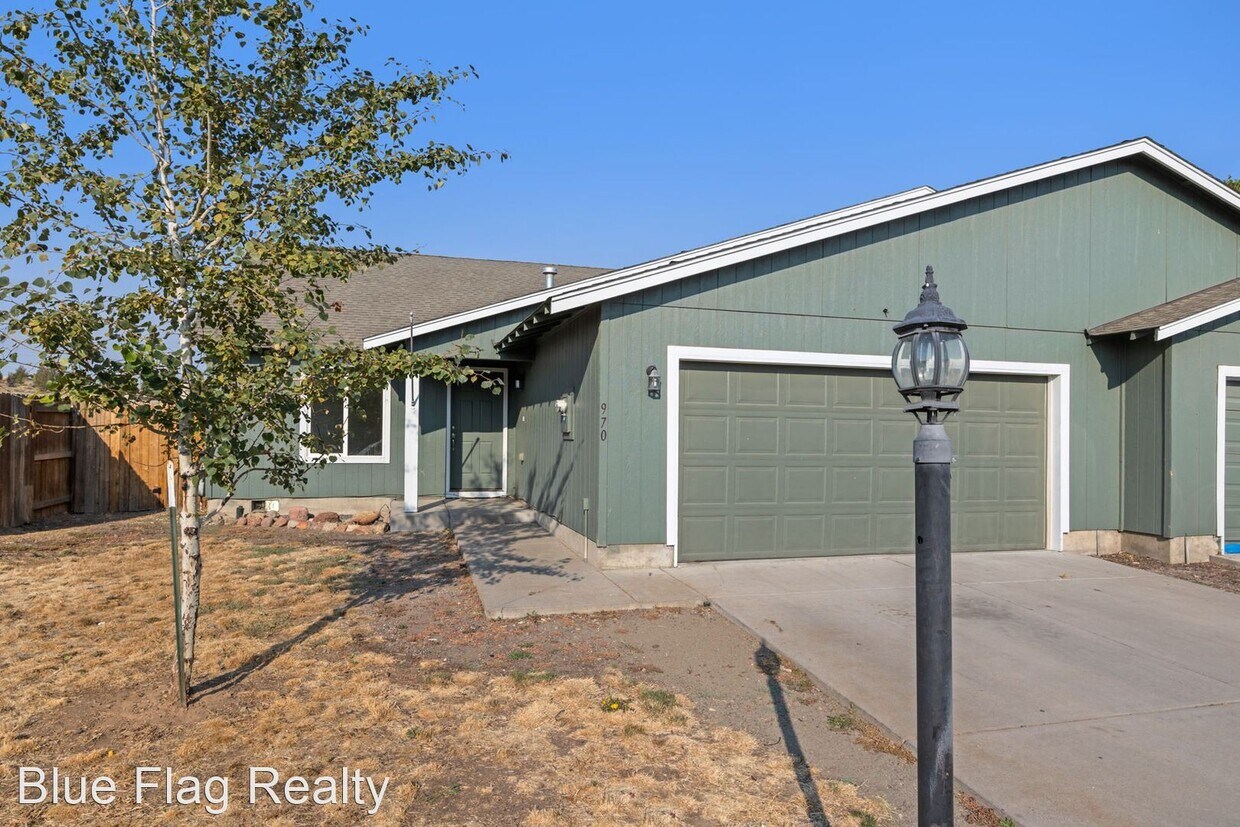 3 br, 2 bath House 970 SE Kierra Place House Rental in Madras, OR