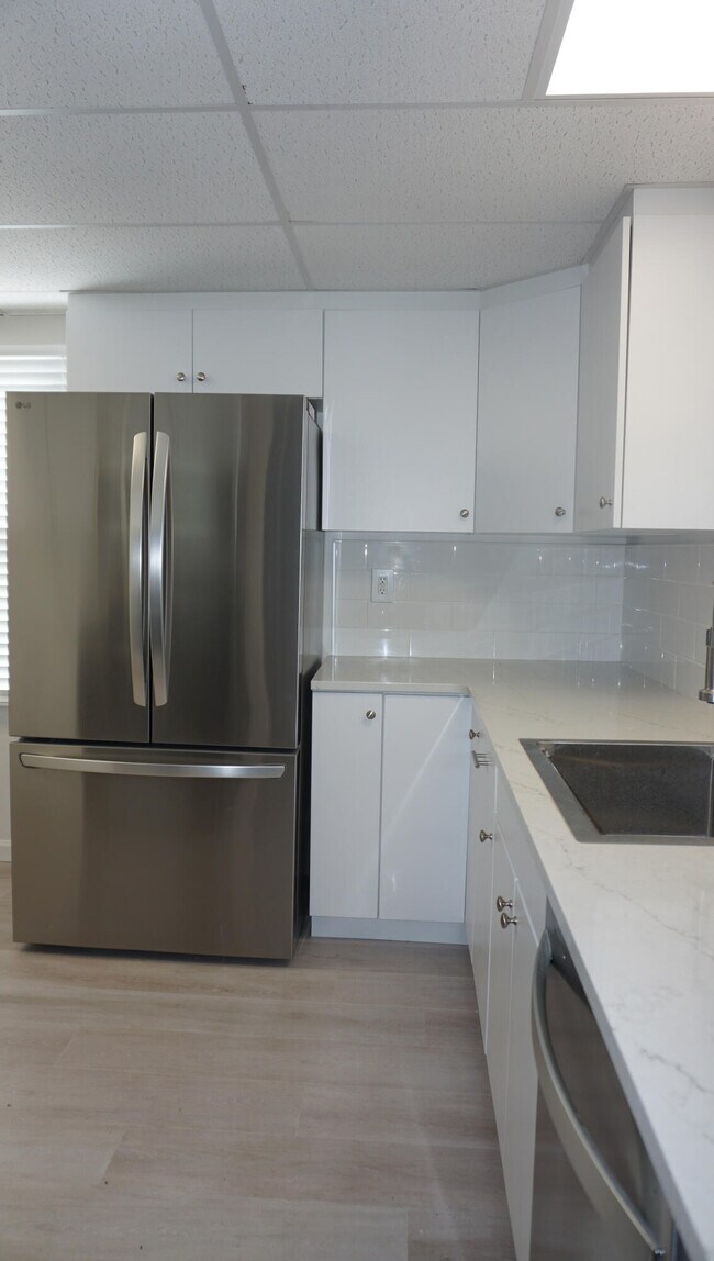 Foto del edificio - 2364 Pinecrest Ave