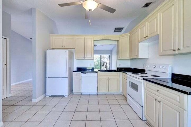 Building Photo - 1709 SE Aires Ln