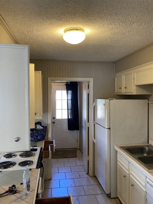 Building Photo - 102 Spanish Oak Dr