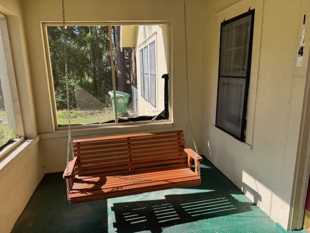 Front Porch and swing! - 1104 N Toombs St