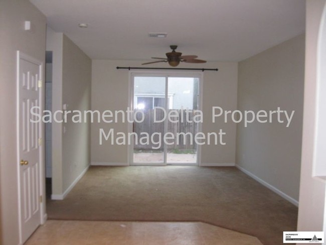 Building Photo - Must See 3/2.5 home in West Sac!!!