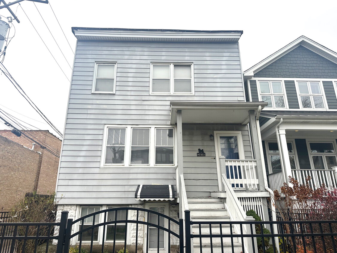 Foto principal - 2416 N Artesian Ave