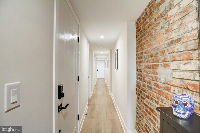 Foto del edificio - 1443 Girard St NW