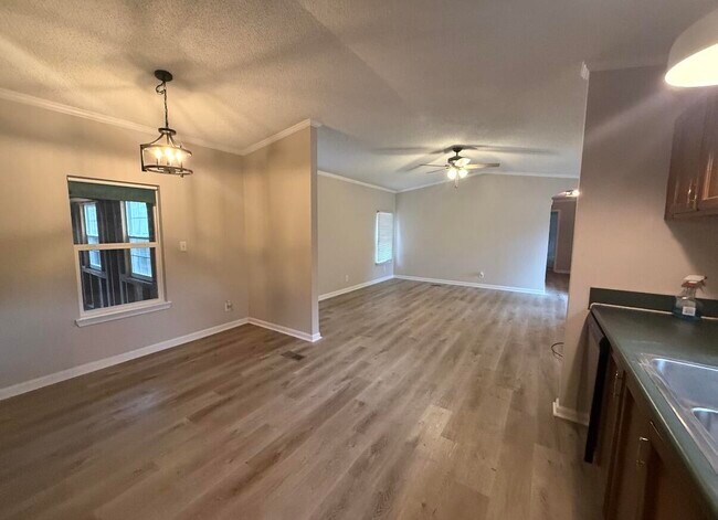 Foto del edificio - 3083 Lake Sue Dr