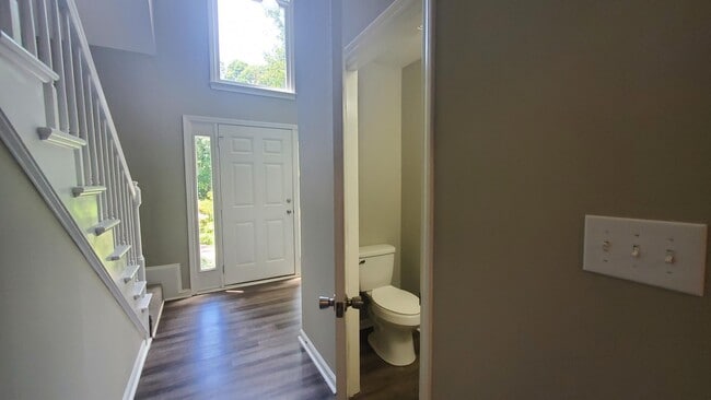 Building Photo - 1061 Sharon Pl