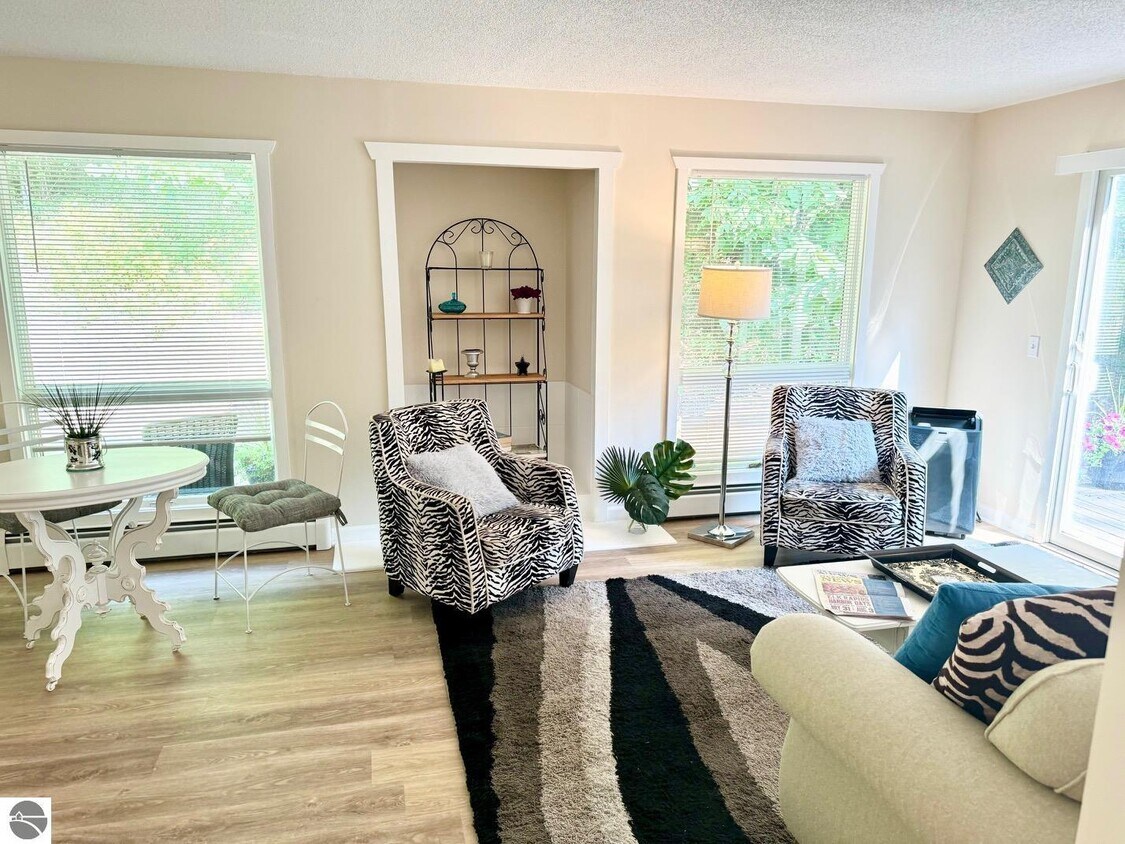 Foto principal - 6031 Brackett Rd