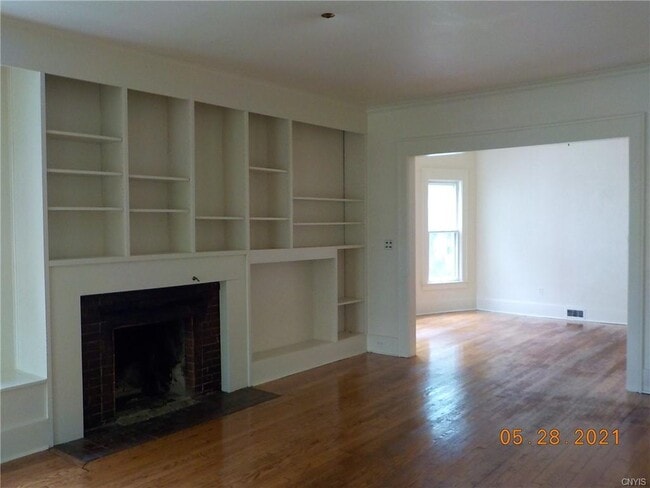 Building Photo - 689 Allen St