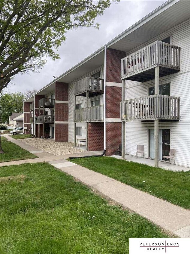 3708 Emiline St Unit 109, Bellevue, NE 68147 Condo for Rent in