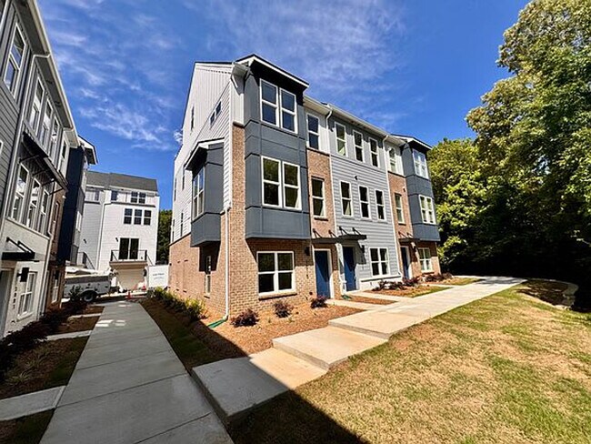 Foto del edificio - 1015 Kokomo Ln