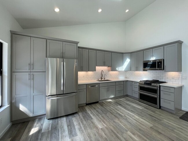 Building Photo - Ready Now! Charming 1-Bedroom Townhouse in...