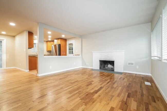 Foto del edificio - 23048-23016 16th Ave S