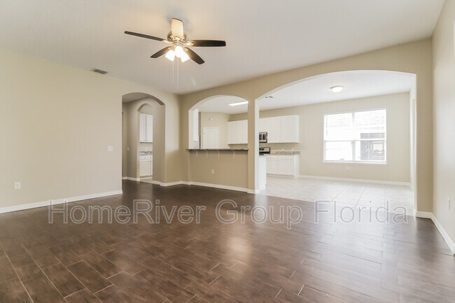 Foto del edificio - 2114 The Oaks Blvd