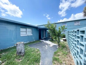Building Photo - 1339 W Point Dr