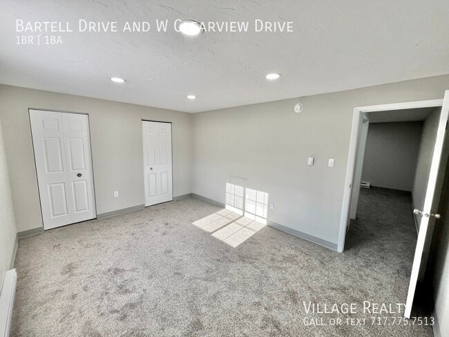 Building Photo - 51 W Clearview Dr