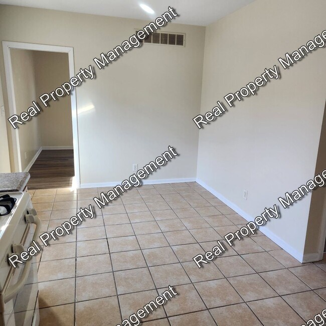 Foto del edificio - Two Bedroom Ranch