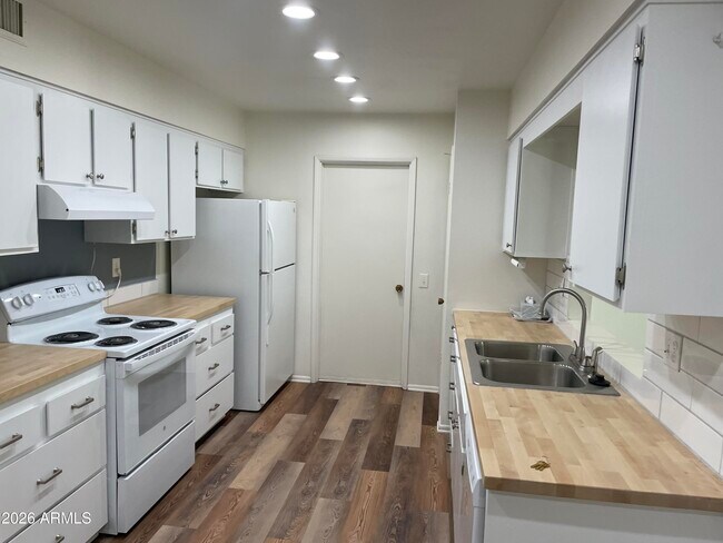 Foto del edificio - 9504 W Hidden Valley Cir