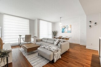 Building Photo - 859 Rue de la Commune E