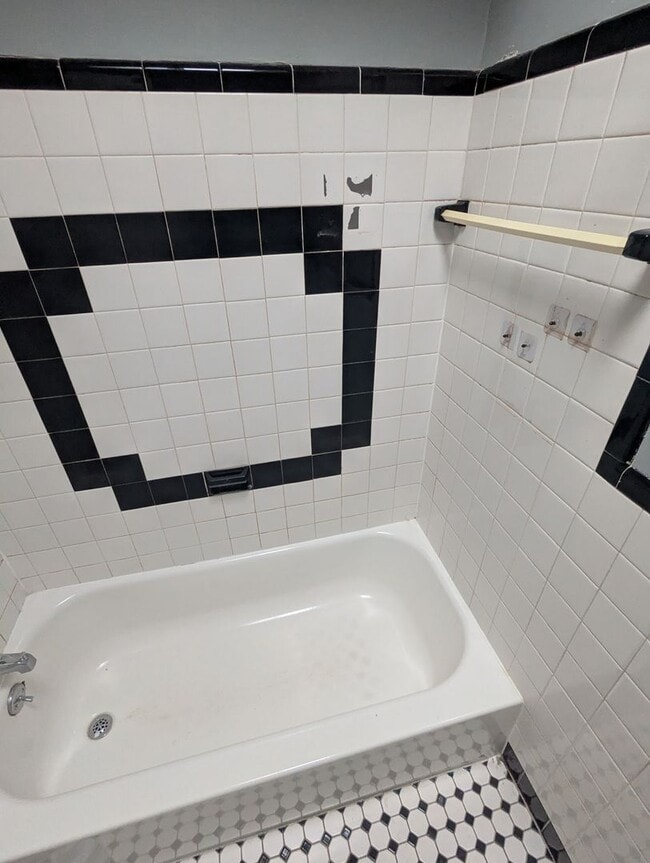 Building Photo - Spacious 3BR Home in Overbrook Park – Front Yard, Modern Kitchen, Washer and Dryer & Basement