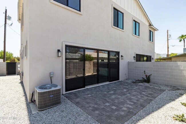 Foto del edificio - 902 W Hazelwood St