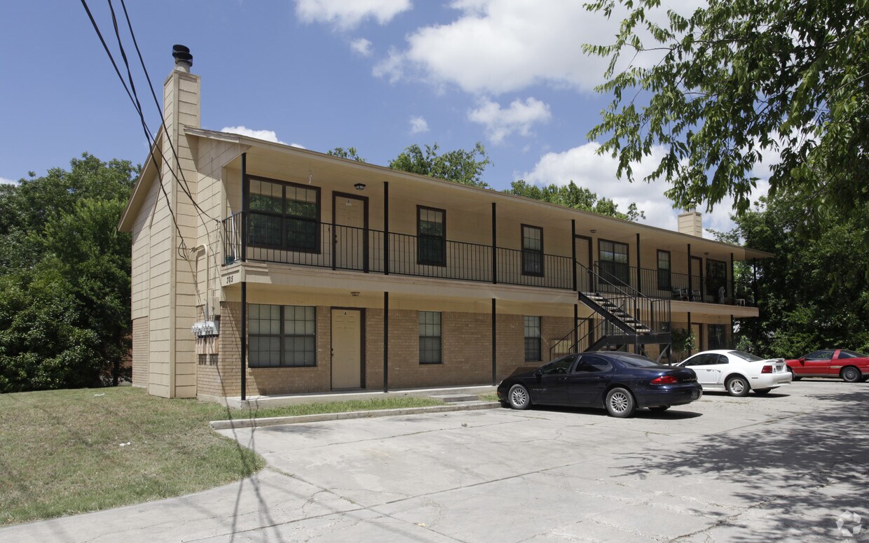 Primary Photo - 305 Veterans Ave