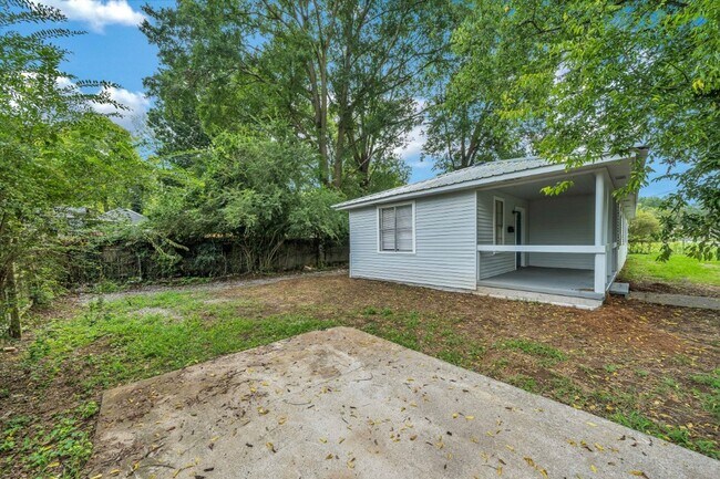 Building Photo - RARE 4BR Bessemer Beauty – Huge Space, Modern Updates & Low Move-In Costs!